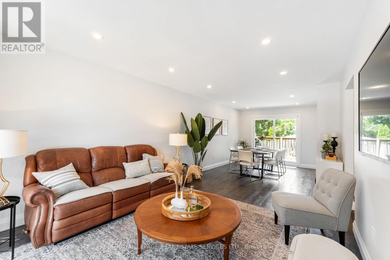 Property at 11 ASHWOOD COURT image 4