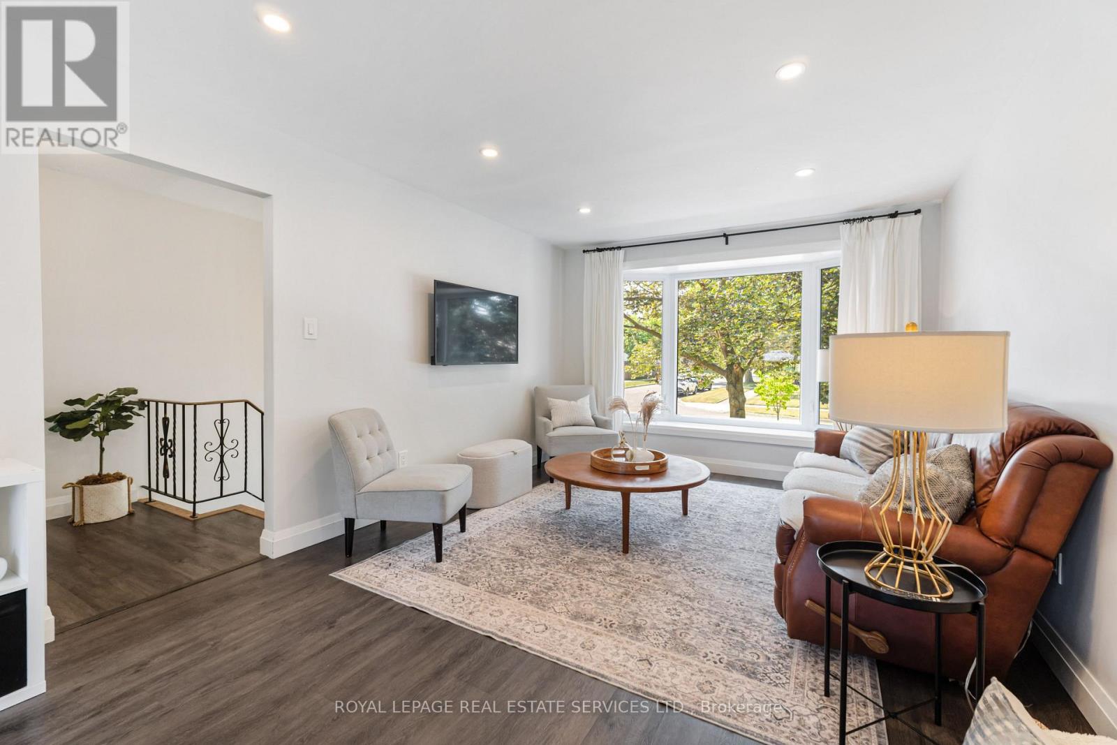 Property at 11 ASHWOOD COURT image 5