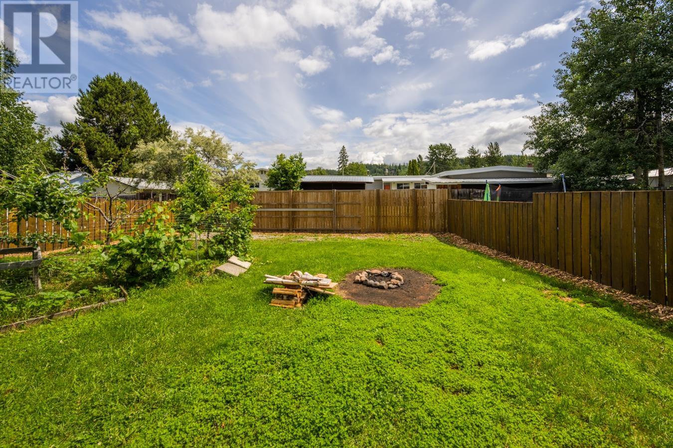Property at 2628 MOYIE STREET image 3