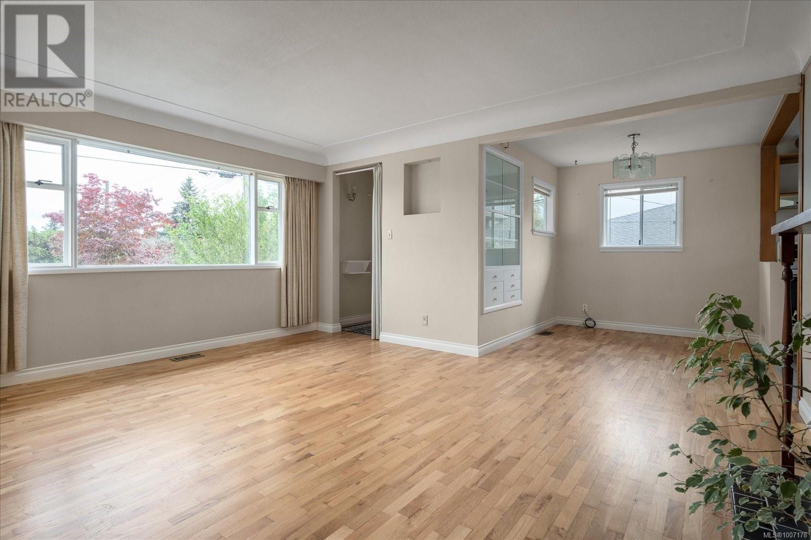 Property at 880 Hunter St image 5