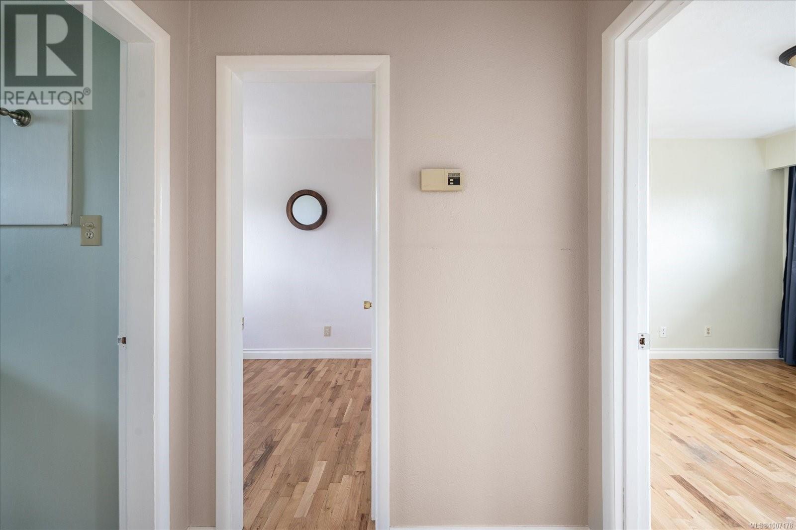 Property at 880 Hunter St image 1