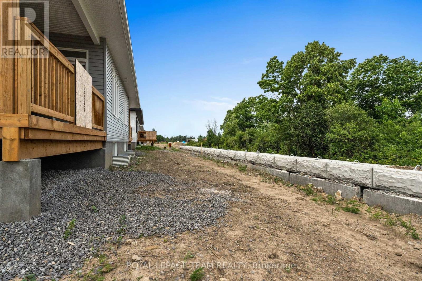 1039 Moore Street, Brockville, Ontario  K6V 7N1 - Photo 43 - X12280244