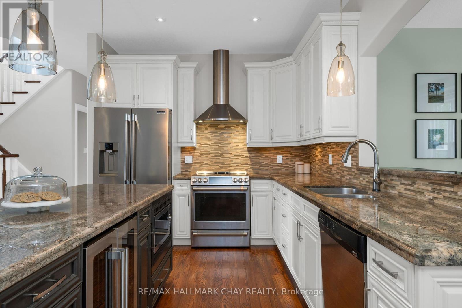 146 Lakeshore Road W, Oro-Medonte, Ontario  L0L 2E0 - Photo 10 - S12280113