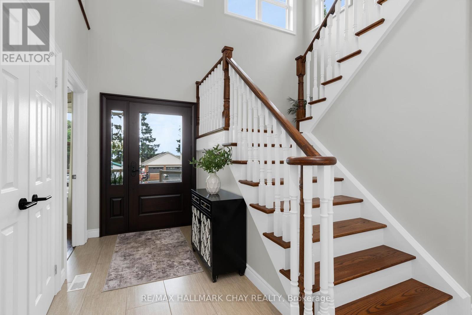 146 Lakeshore Road W, Oro-Medonte, Ontario  L0L 2E0 - Photo 7 - S12280113