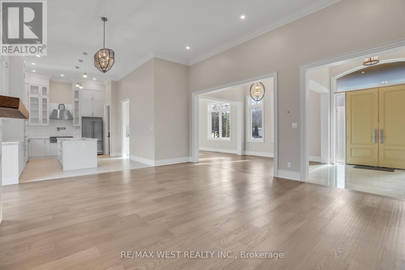 Property at 132 FOX STREET image 4