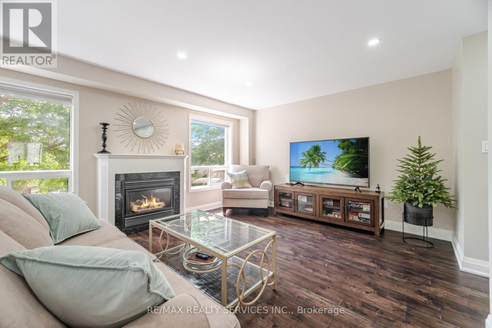 21 - 2 Clay Brick Court, Brampton, Ontario  L6V 4M7 - Photo 2 - W12280090