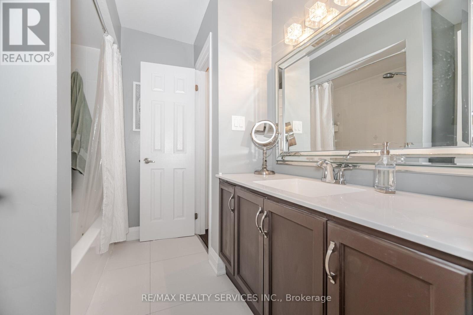 21 - 2 Clay Brick Court, Brampton, Ontario  L6V 4M7 - Photo 24 - W12280090