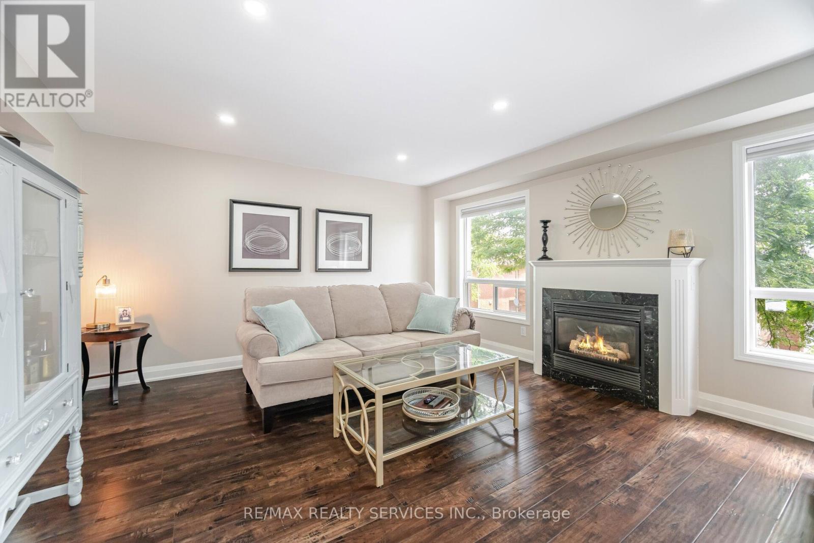 21 - 2 Clay Brick Court, Brampton, Ontario  L6V 4M7 - Photo 4 - W12280090