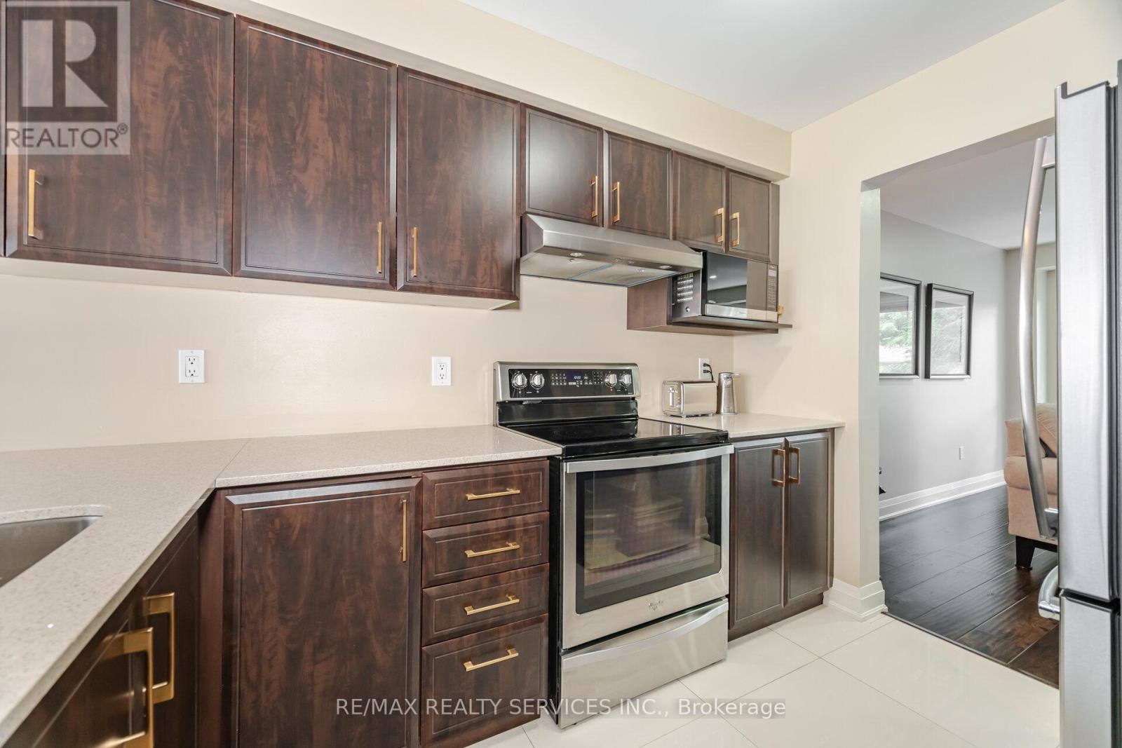 21 - 2 Clay Brick Court, Brampton, Ontario  L6V 4M7 - Photo 6 - W12280090