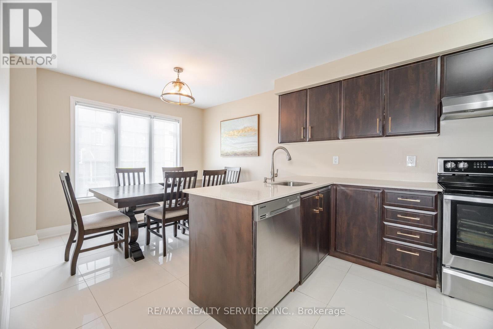 21 - 2 Clay Brick Court, Brampton, Ontario  L6V 4M7 - Photo 8 - W12280090