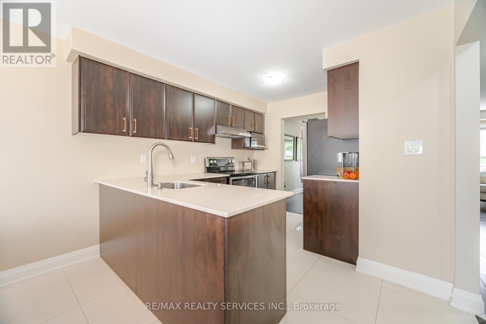 21 - 2 Clay Brick Court, Brampton, Ontario  L6V 4M7 - Photo 9 - W12280090