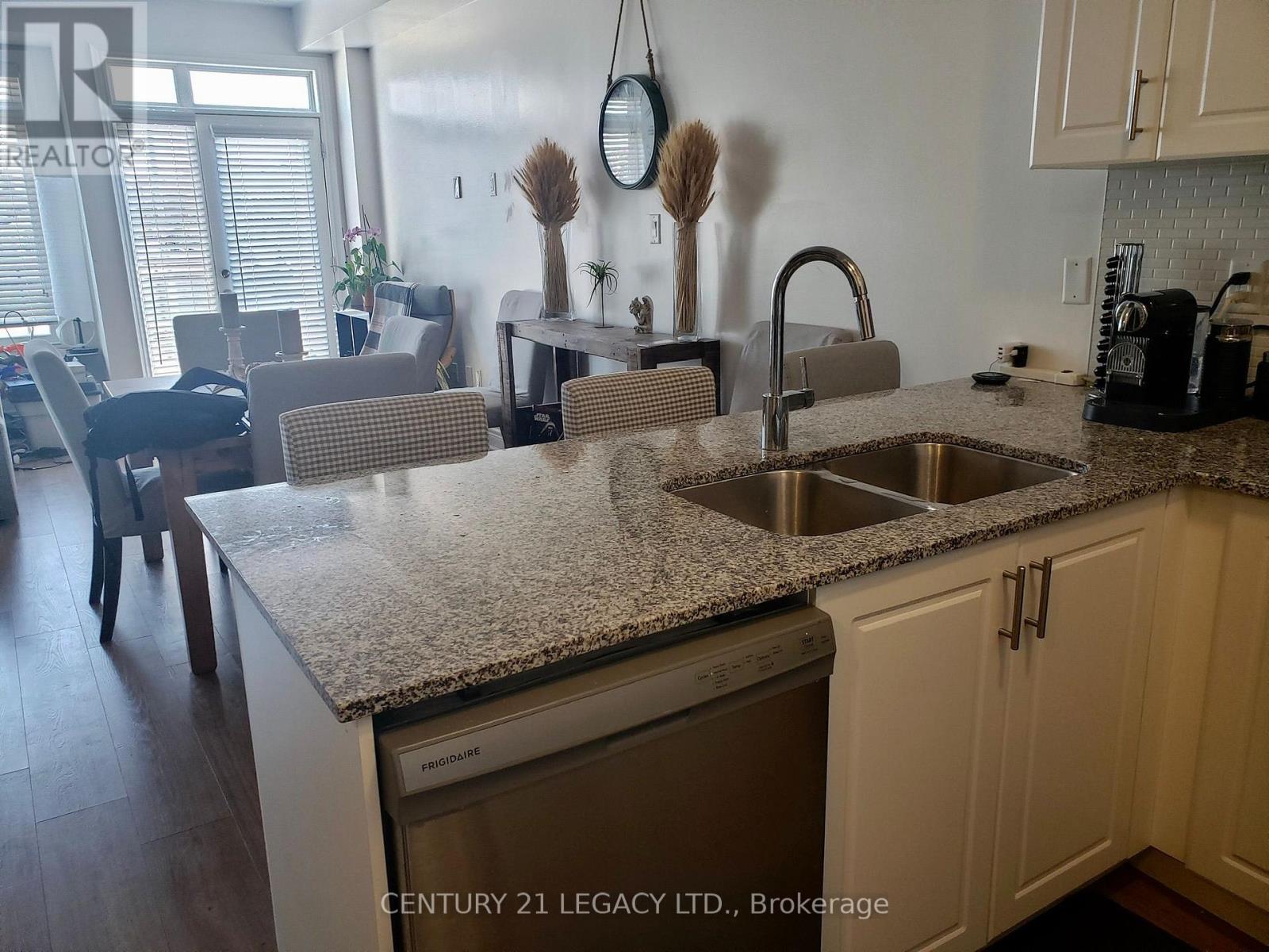 1441 Clarriage Court, Milton, Ontario  L9E 1J4 - Photo 4 - W12280135