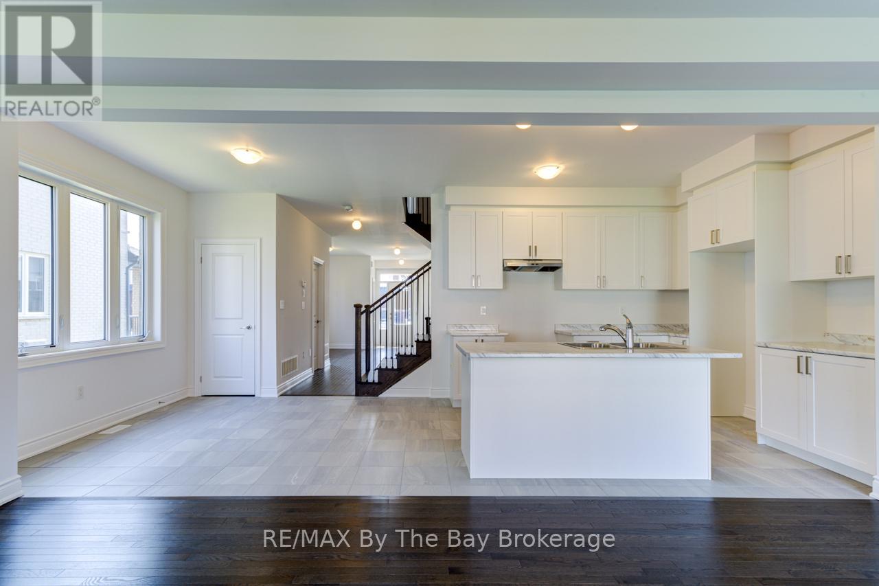 21 Lisa Street, Wasaga Beach, Ontario  L9Z 1J9 - Photo 12 - S12280296