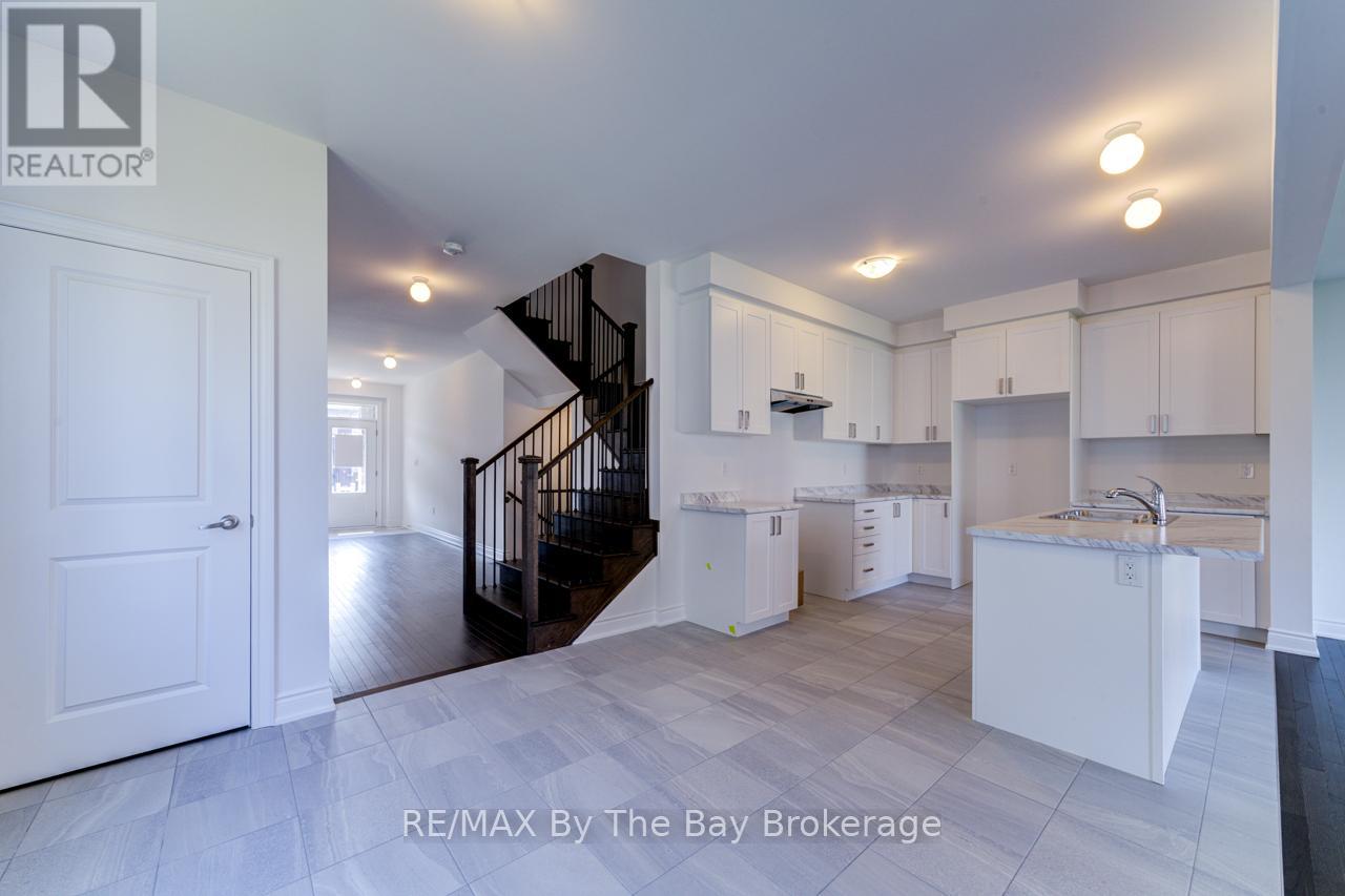 21 Lisa Street, Wasaga Beach, Ontario  L9Z 1J9 - Photo 14 - S12280296