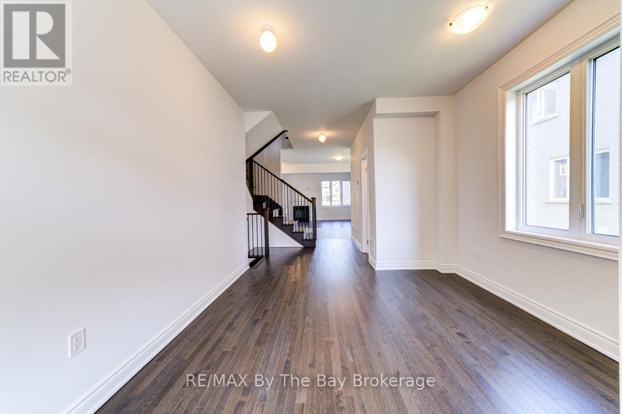 21 Lisa Street, Wasaga Beach, Ontario  L9Z 1J9 - Photo 6 - S12280296