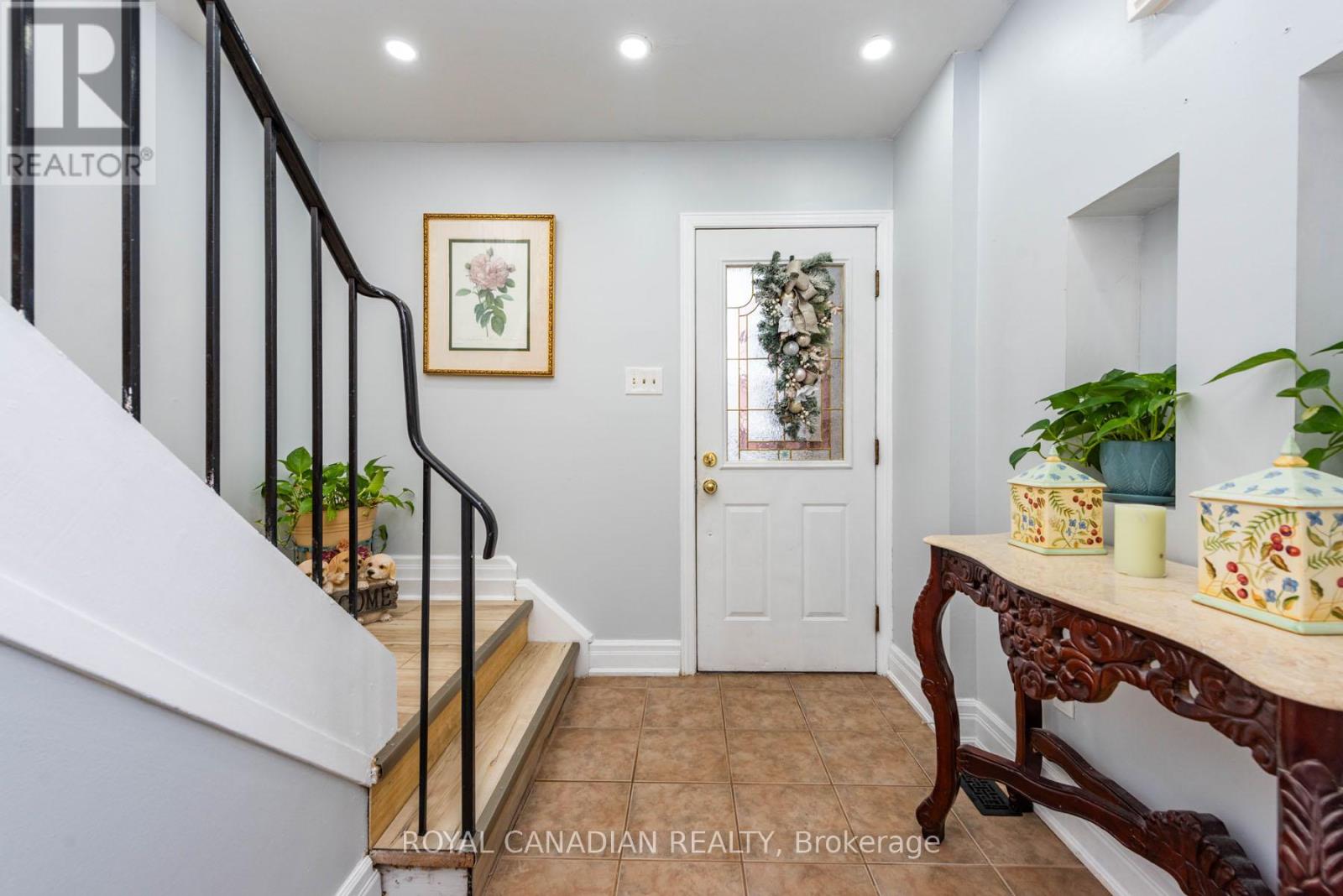 Property at 116 - 1538 LANCASTER DRIVE image 1