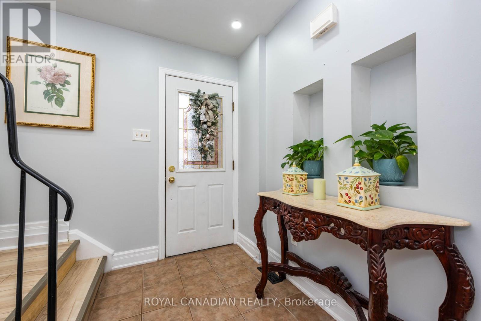 Property at 116 - 1538 LANCASTER DRIVE image 2
