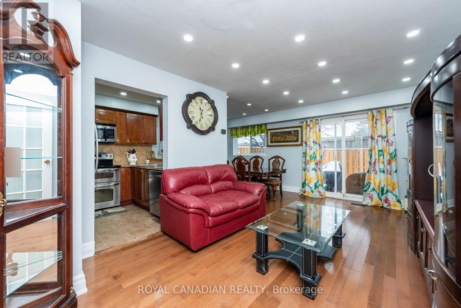 Property at 116 - 1538 LANCASTER DRIVE image 4