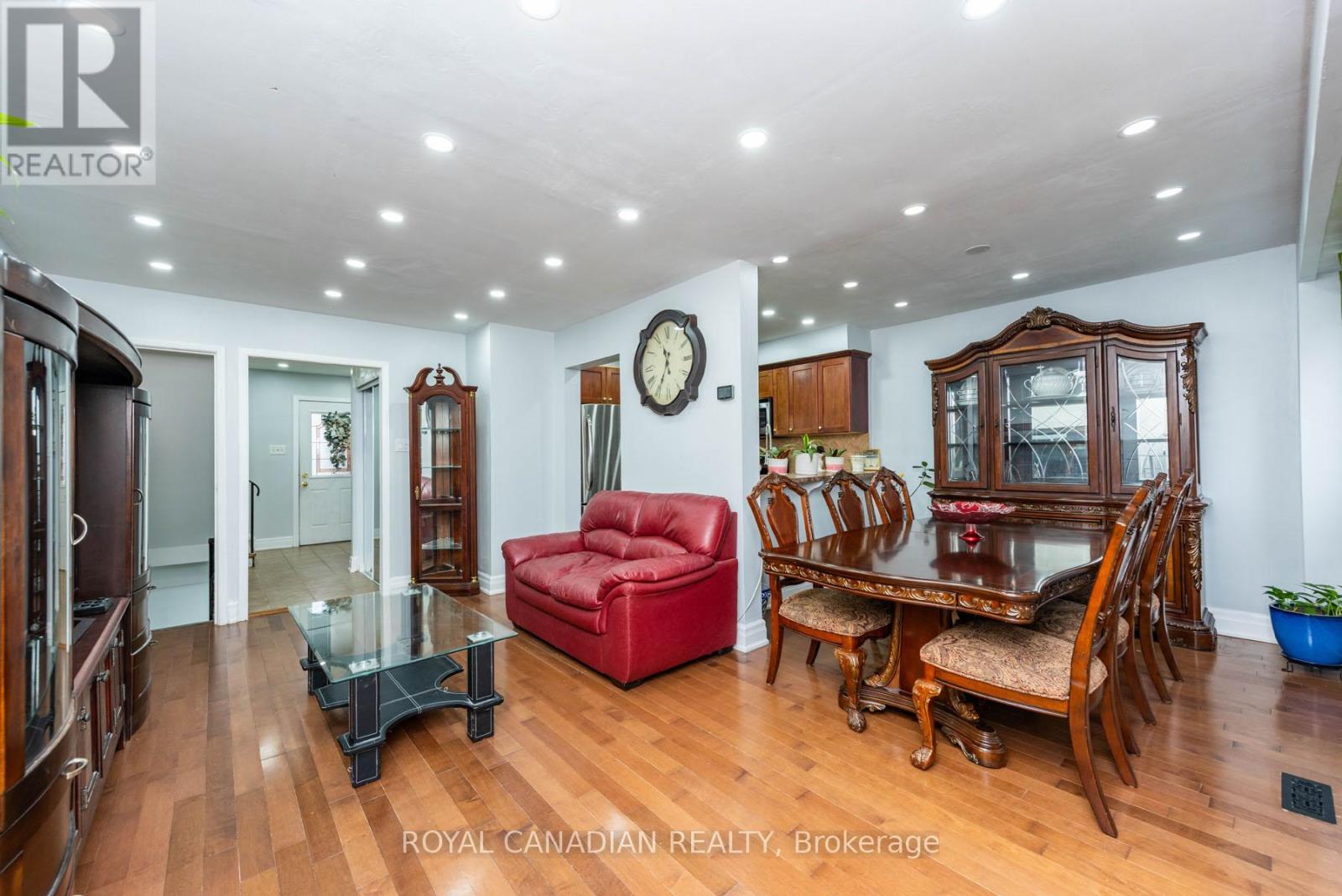 Property at 116 - 1538 LANCASTER DRIVE image 5