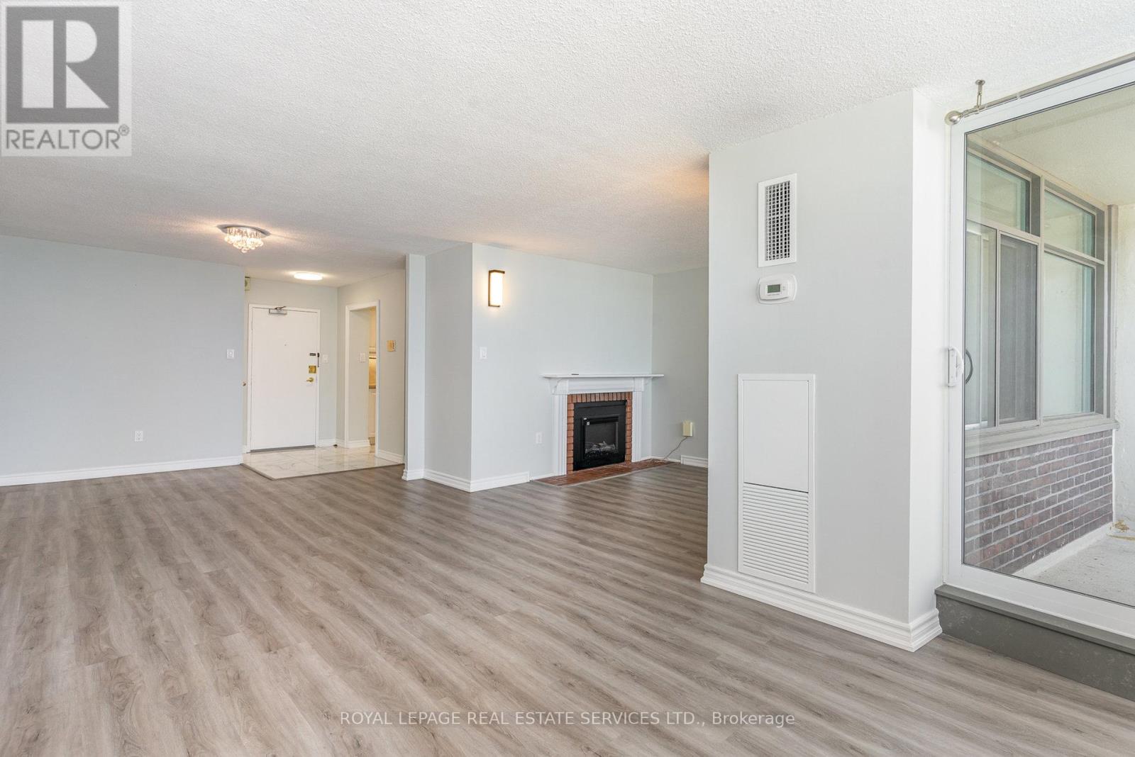 2905 - 3100 Kirwin Avenue, Mississauga, Ontario  L5A 3S6 - Photo 2 - W12280240