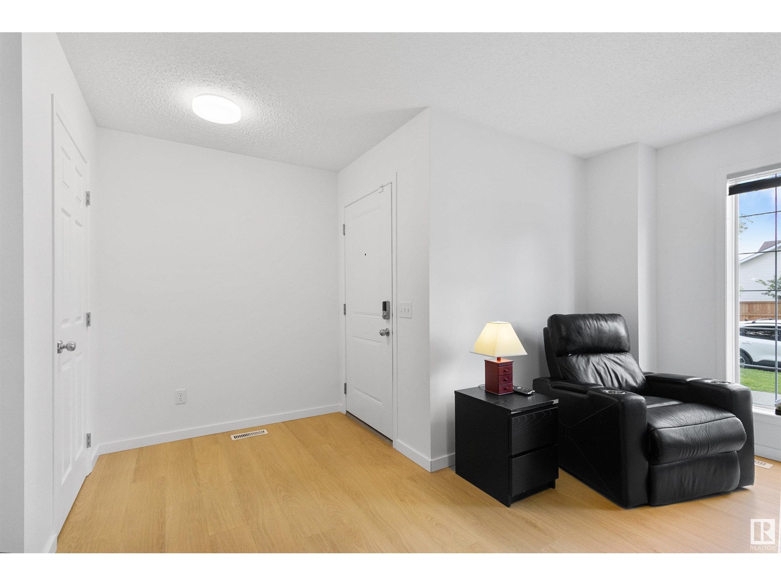 Property at 368 Bothwell DR image 4