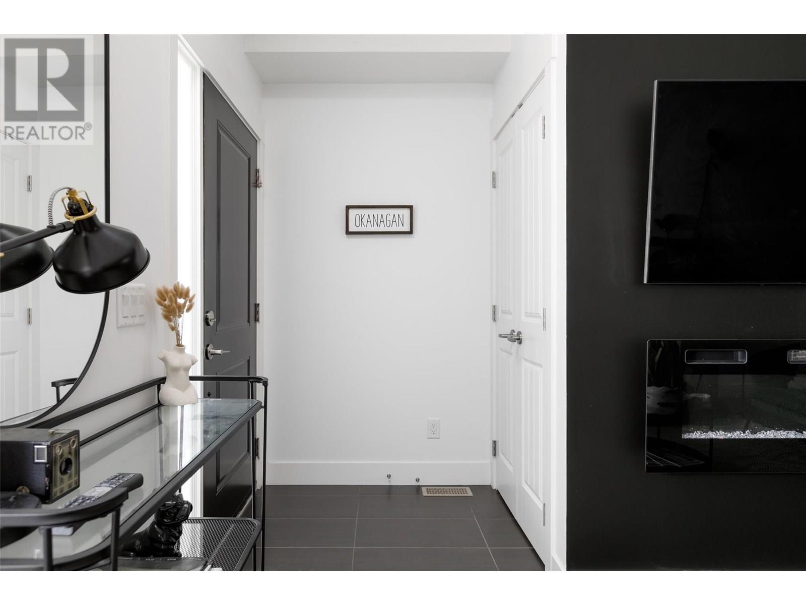 Property at 600 SHERWOOD Road Unit# 21 image 5