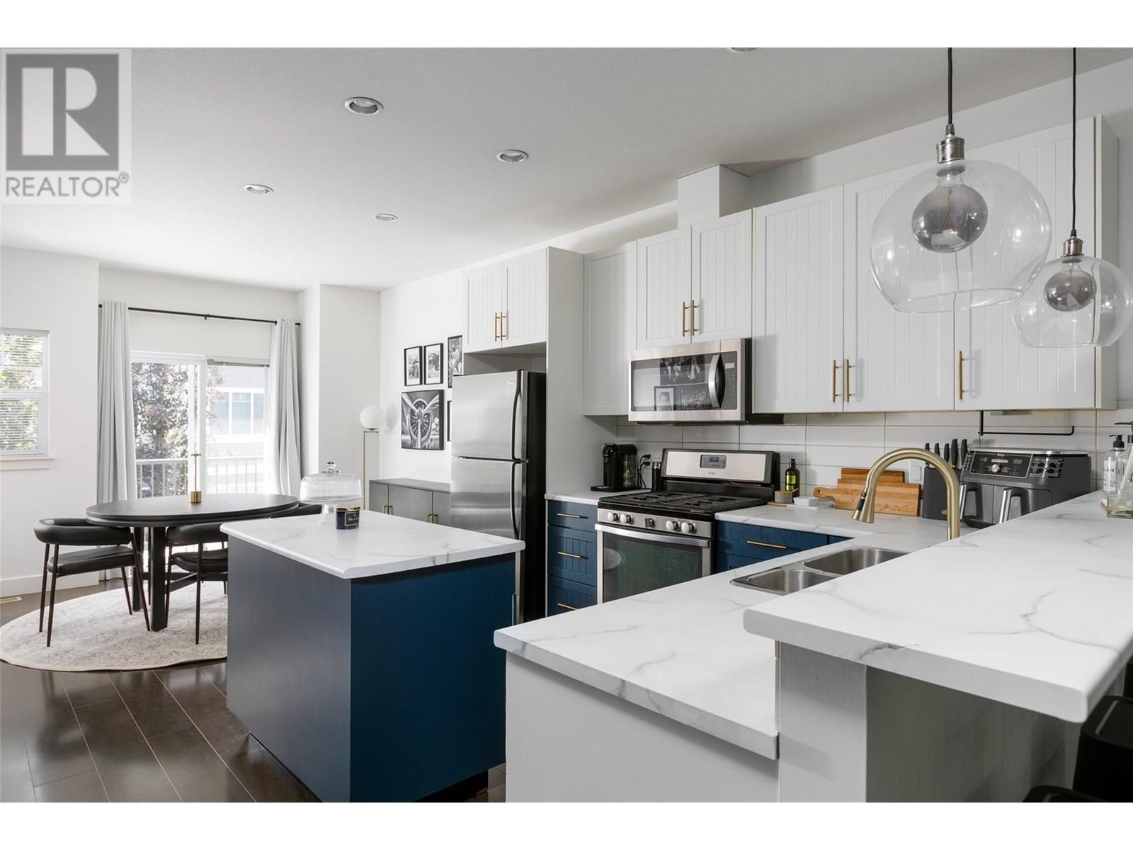 Property at 600 SHERWOOD Road Unit# 21 image 2