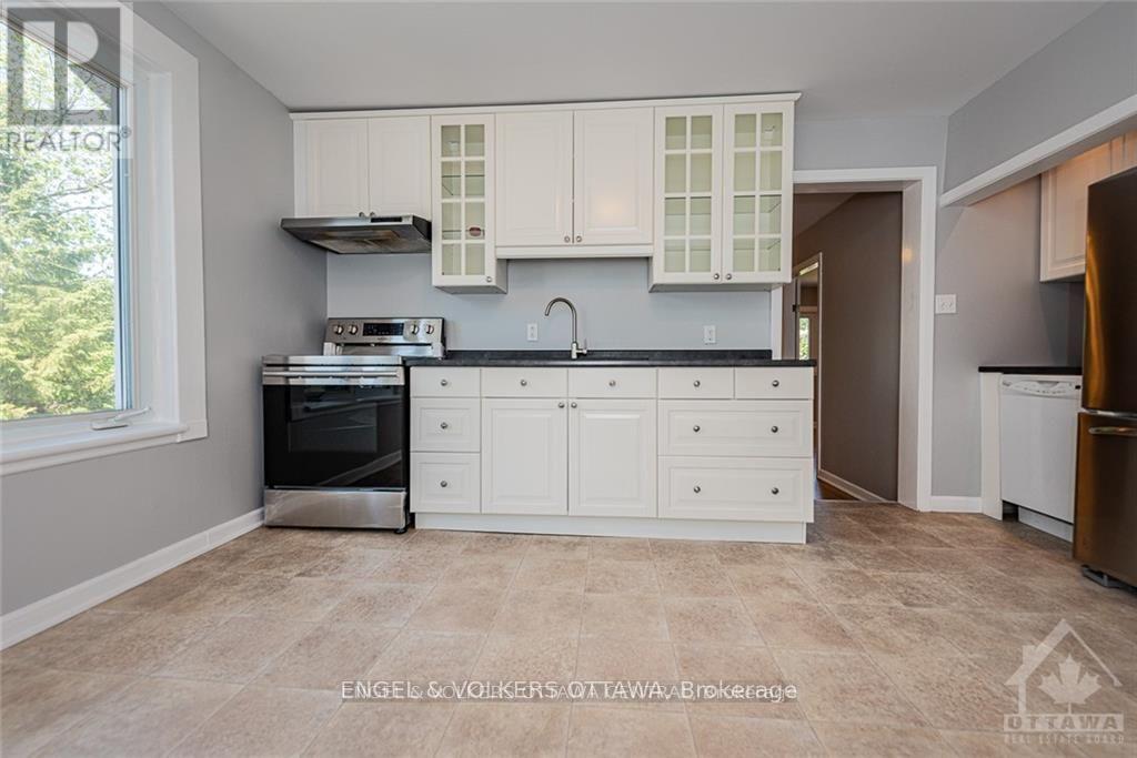 43 Clarendon Avenue, Ottawa, Ontario  K1Y 0P3 - Photo 7 - X12280303