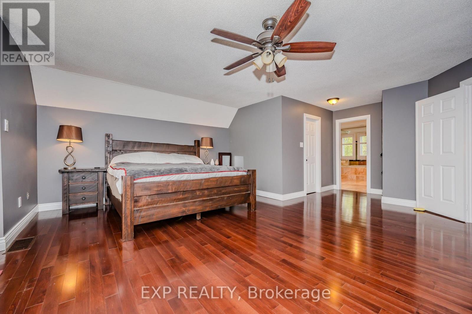 1340 Greeneagle Drive, Oakville, Ontario  L6M 2M9 - Photo 19 - W12280269
