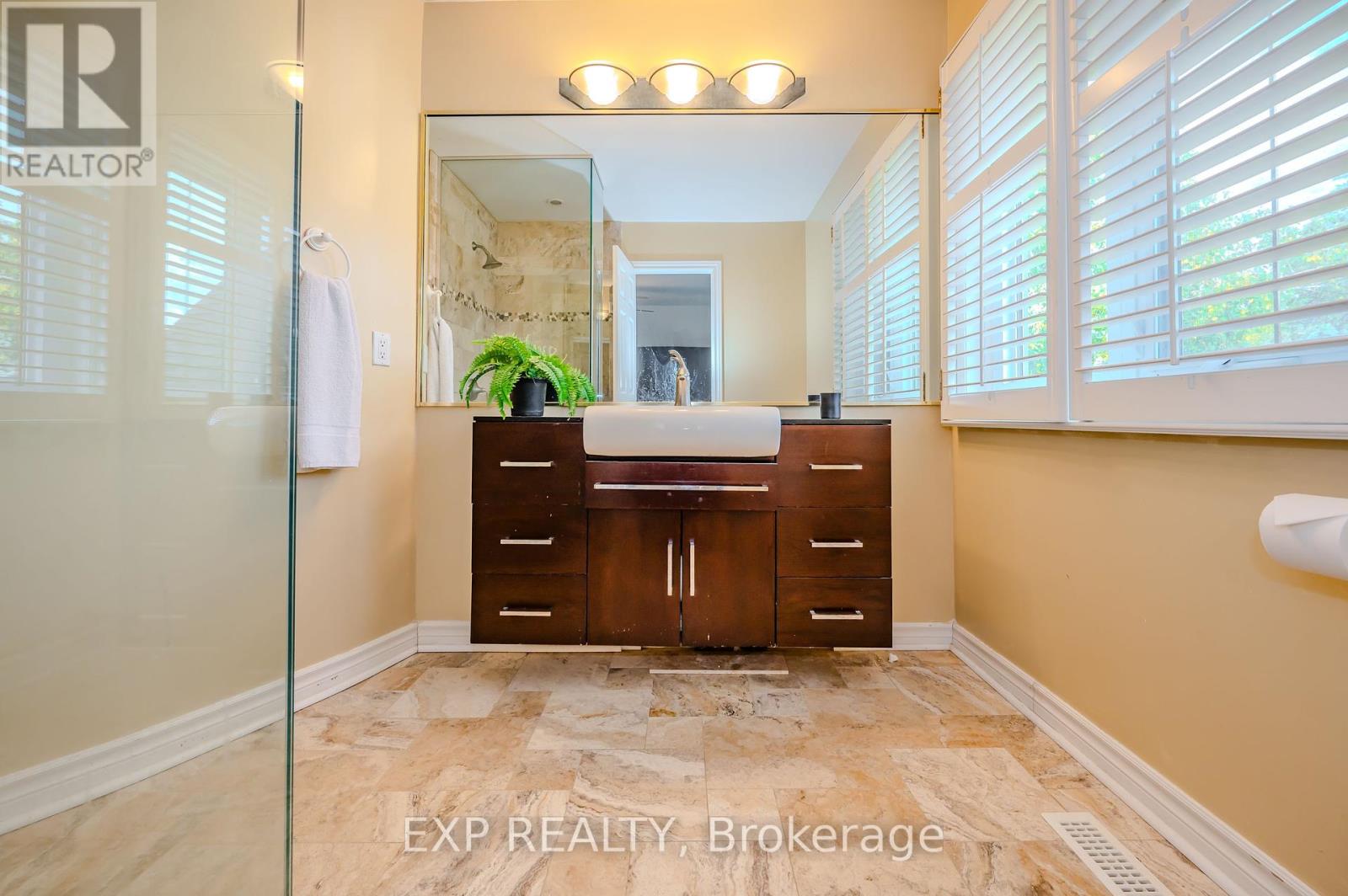 1340 Greeneagle Drive, Oakville, Ontario  L6M 2M9 - Photo 25 - W12280269