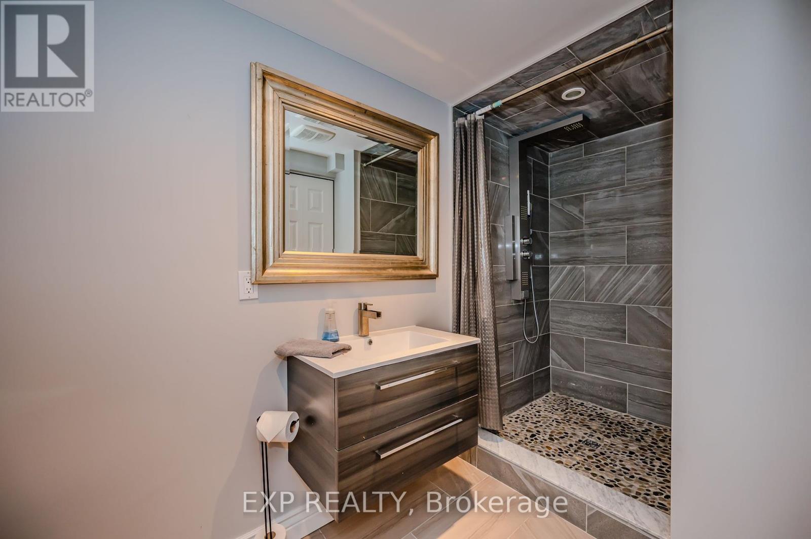 1340 Greeneagle Drive, Oakville, Ontario  L6M 2M9 - Photo 33 - W12280269