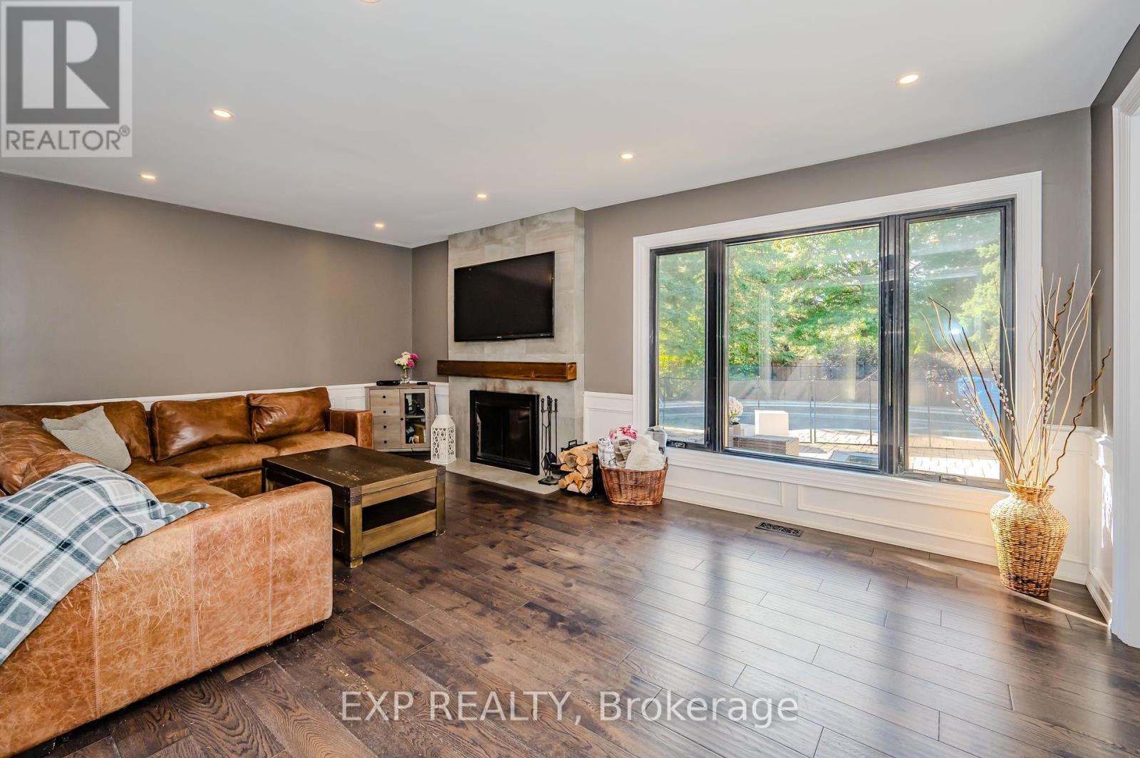 1340 Greeneagle Drive, Oakville, Ontario  L6M 2M9 - Photo 6 - W12280269