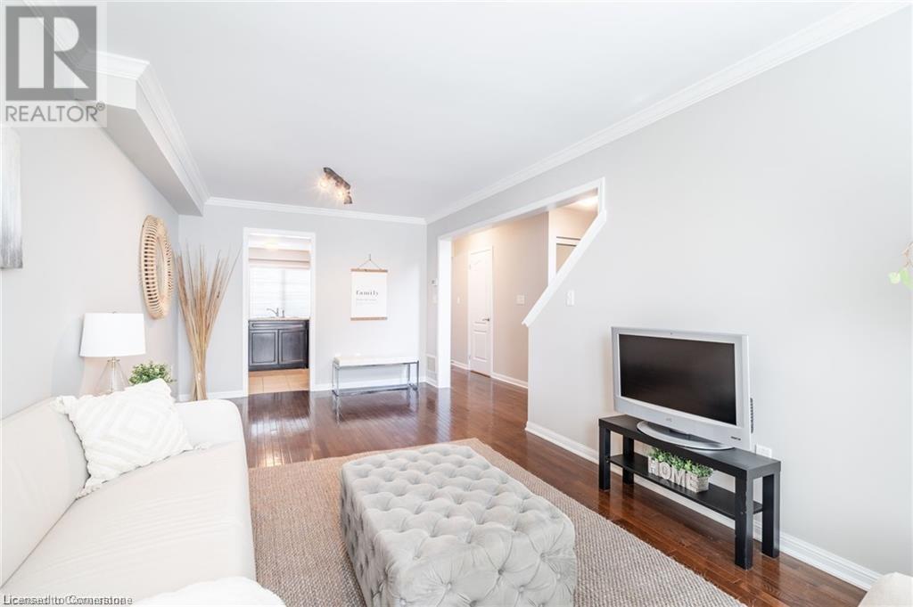 Property at 69 HEPWORTH Crescent image 4