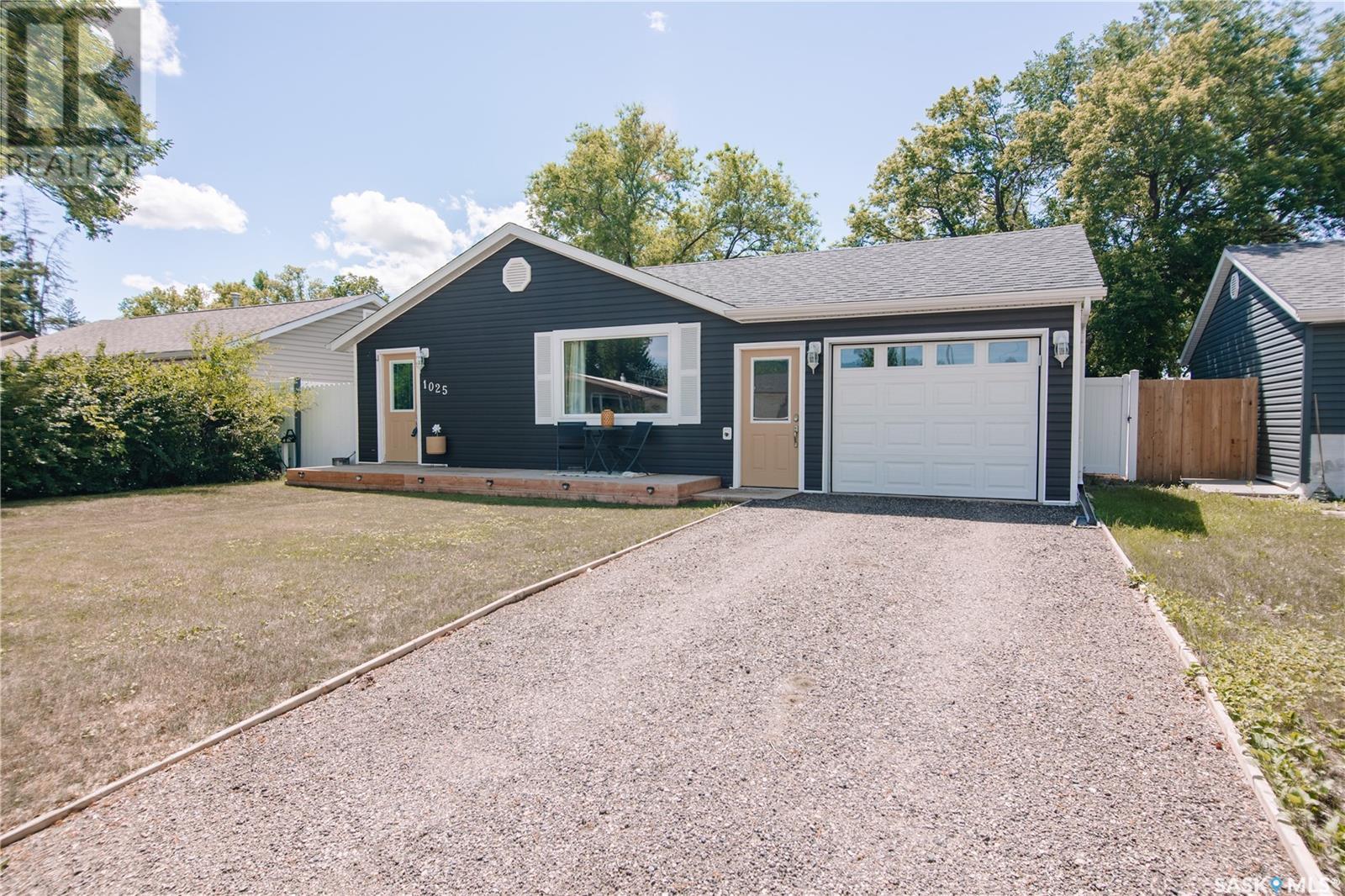 1025 Brown STREET, moose jaw, Saskatchewan