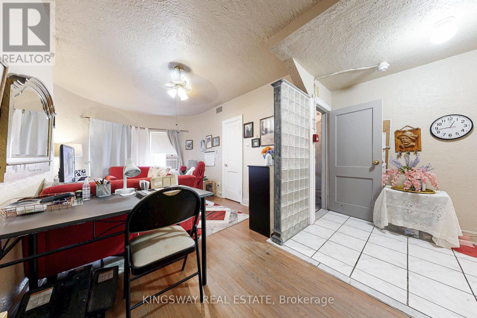 Property at 237 DUNDAS STREET E image 5