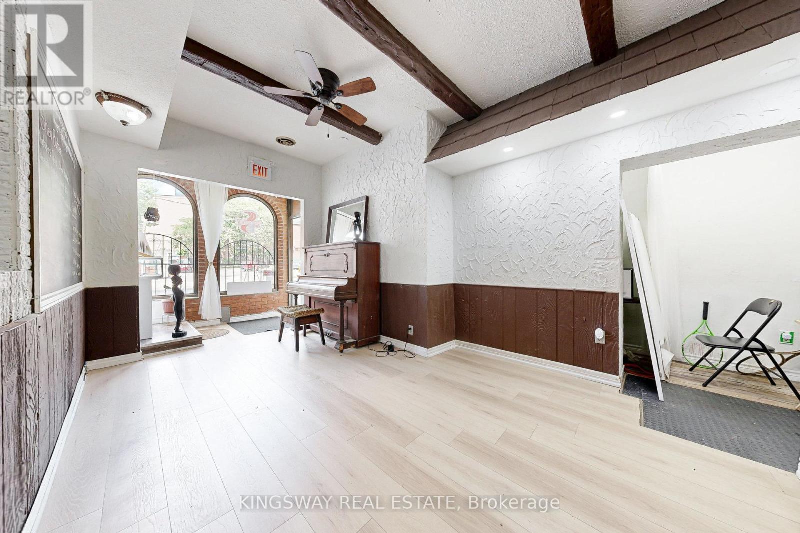 Property at 237 DUNDAS STREET E image 4