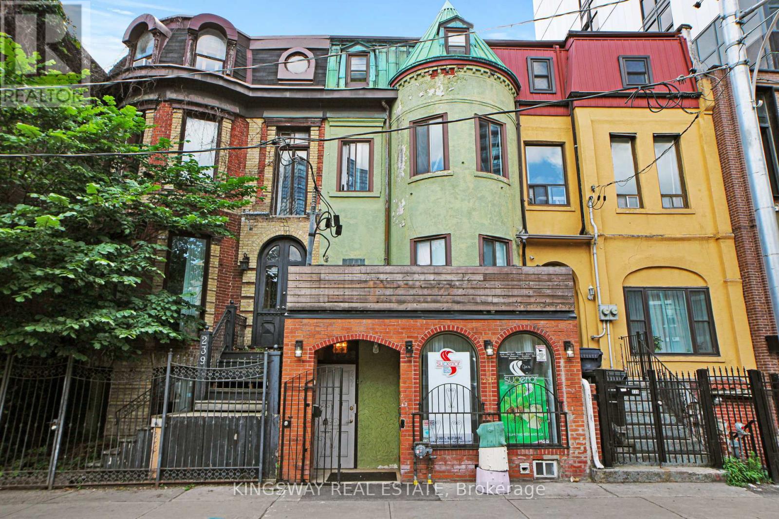 Property at 237 DUNDAS STREET E image 1