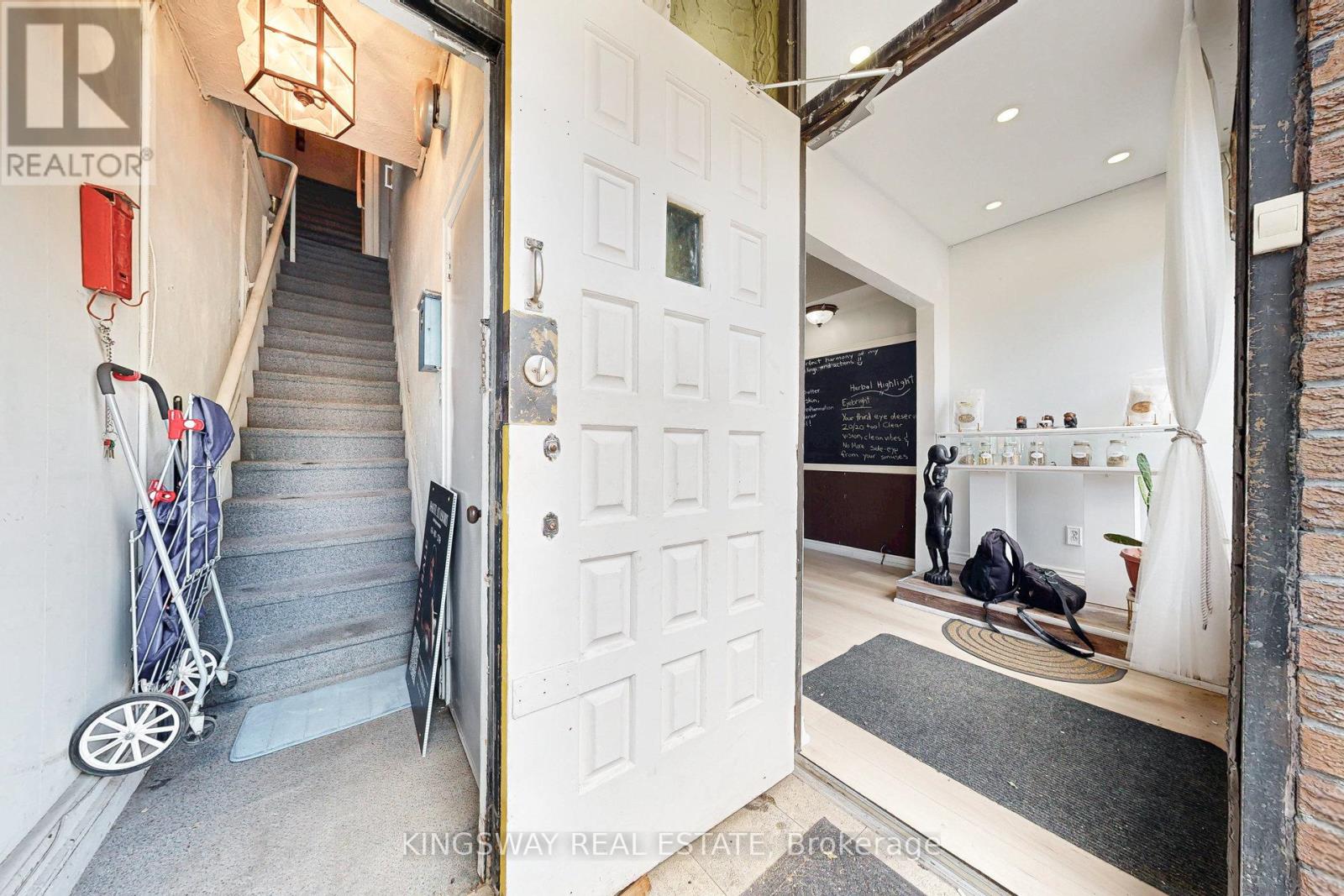 Property at 237 DUNDAS STREET E image 3