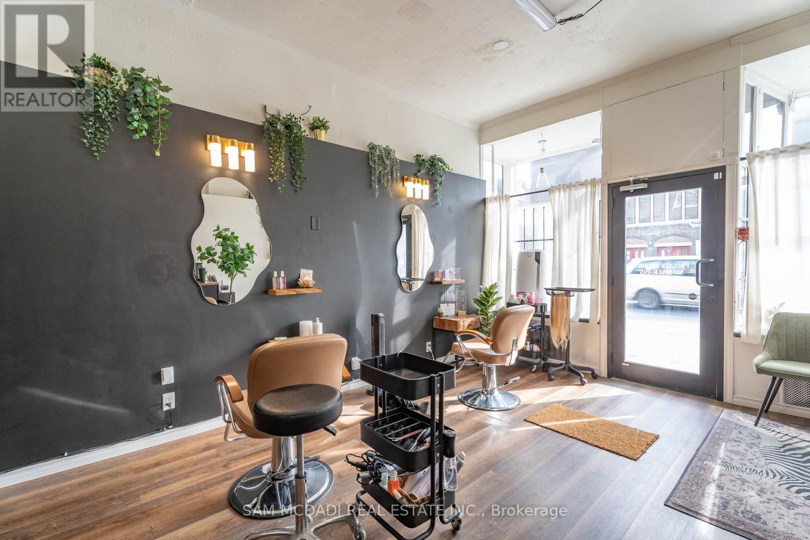 Property at 1218 DUFFERIN STREET image 4