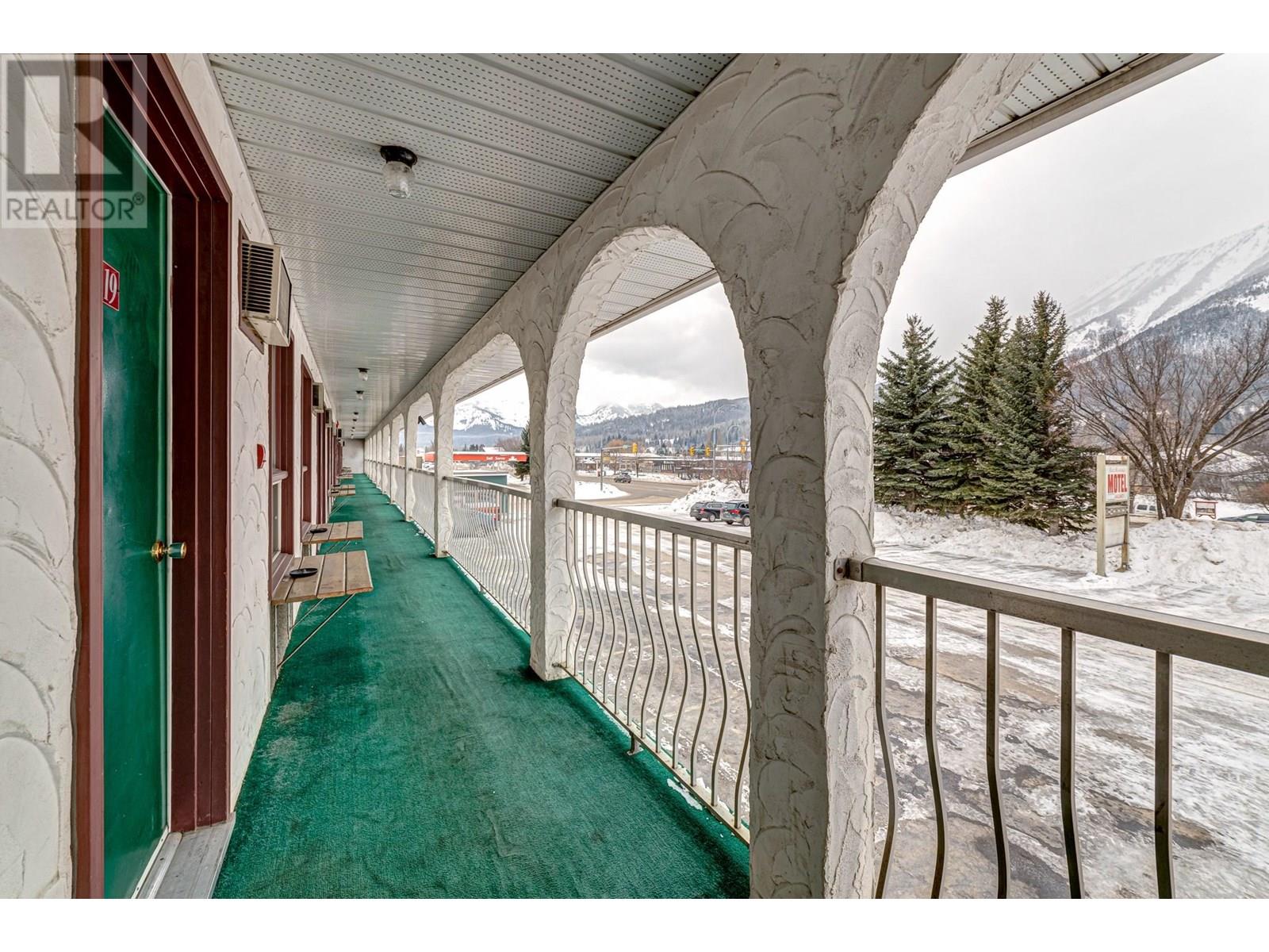 1302 Highway 3, Fernie, British Columbia  V0B 1M5 - Photo 26 - 10331398