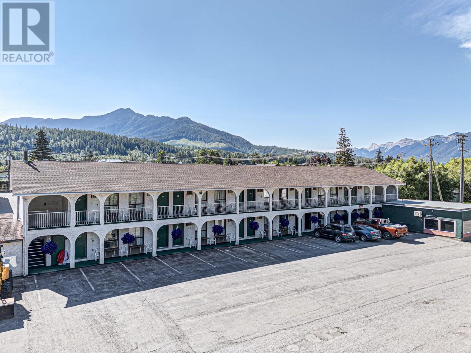 1302 Highway 3, Fernie, British Columbia  V0B 1M5 - Photo 38 - 10331398