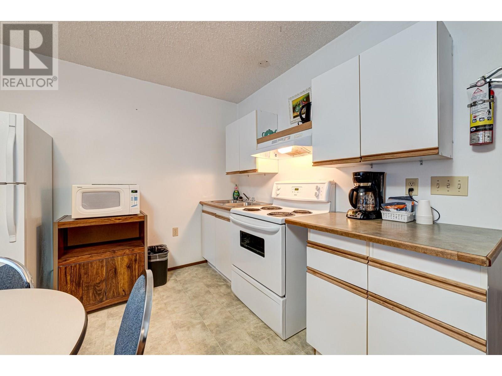 1302 Highway 3, Fernie, British Columbia  V0B 1M5 - Photo 21 - 10331398