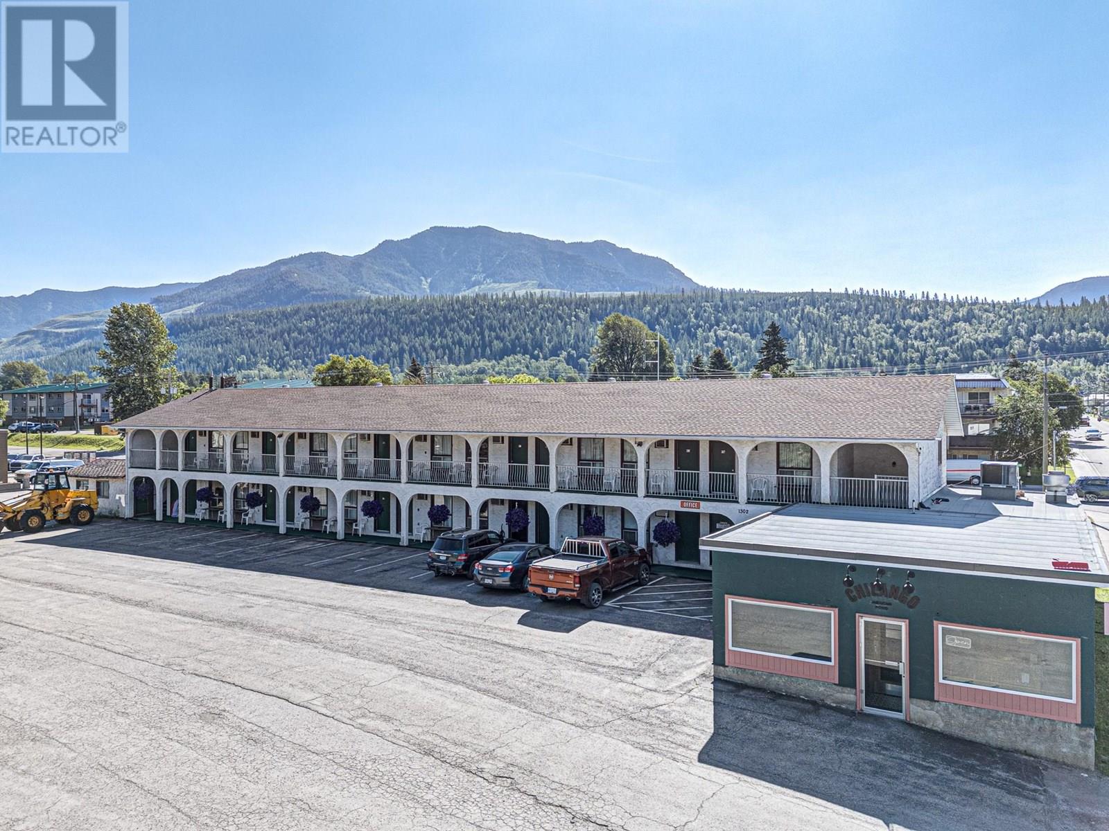 1302 Highway 3, Fernie, British Columbia  V0B 1M5 - Photo 4 - 10331398