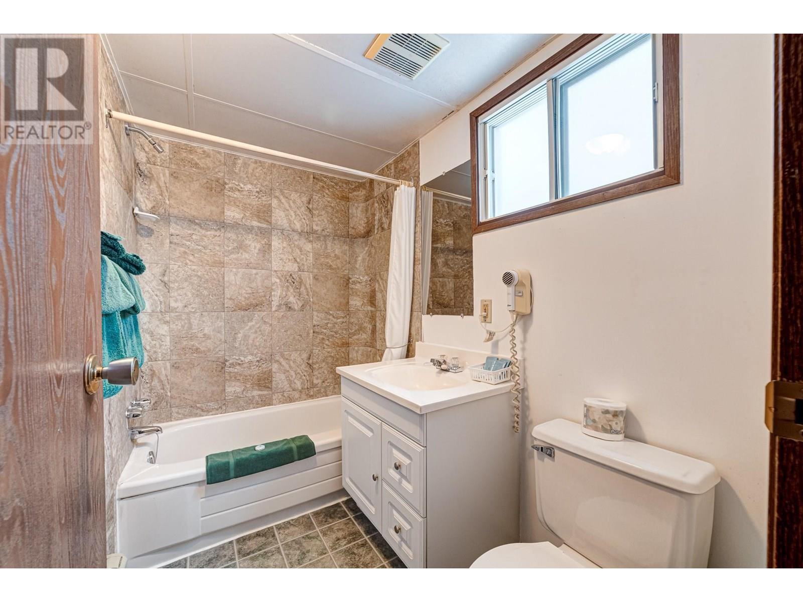1302 Highway 3, Fernie, British Columbia  V0B 1M5 - Photo 14 - 10331398