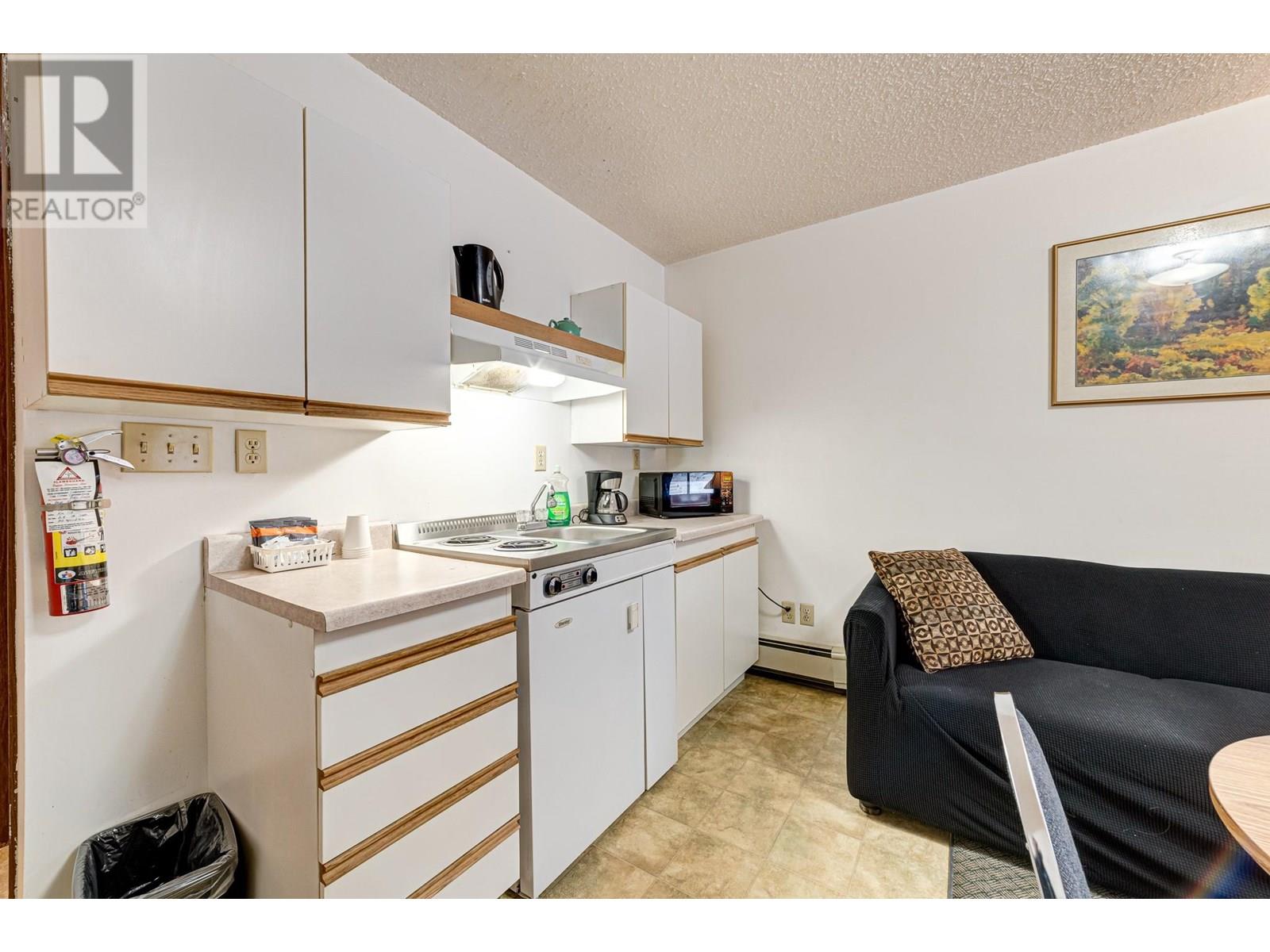1302 Highway 3, Fernie, British Columbia  V0B 1M5 - Photo 17 - 10331398