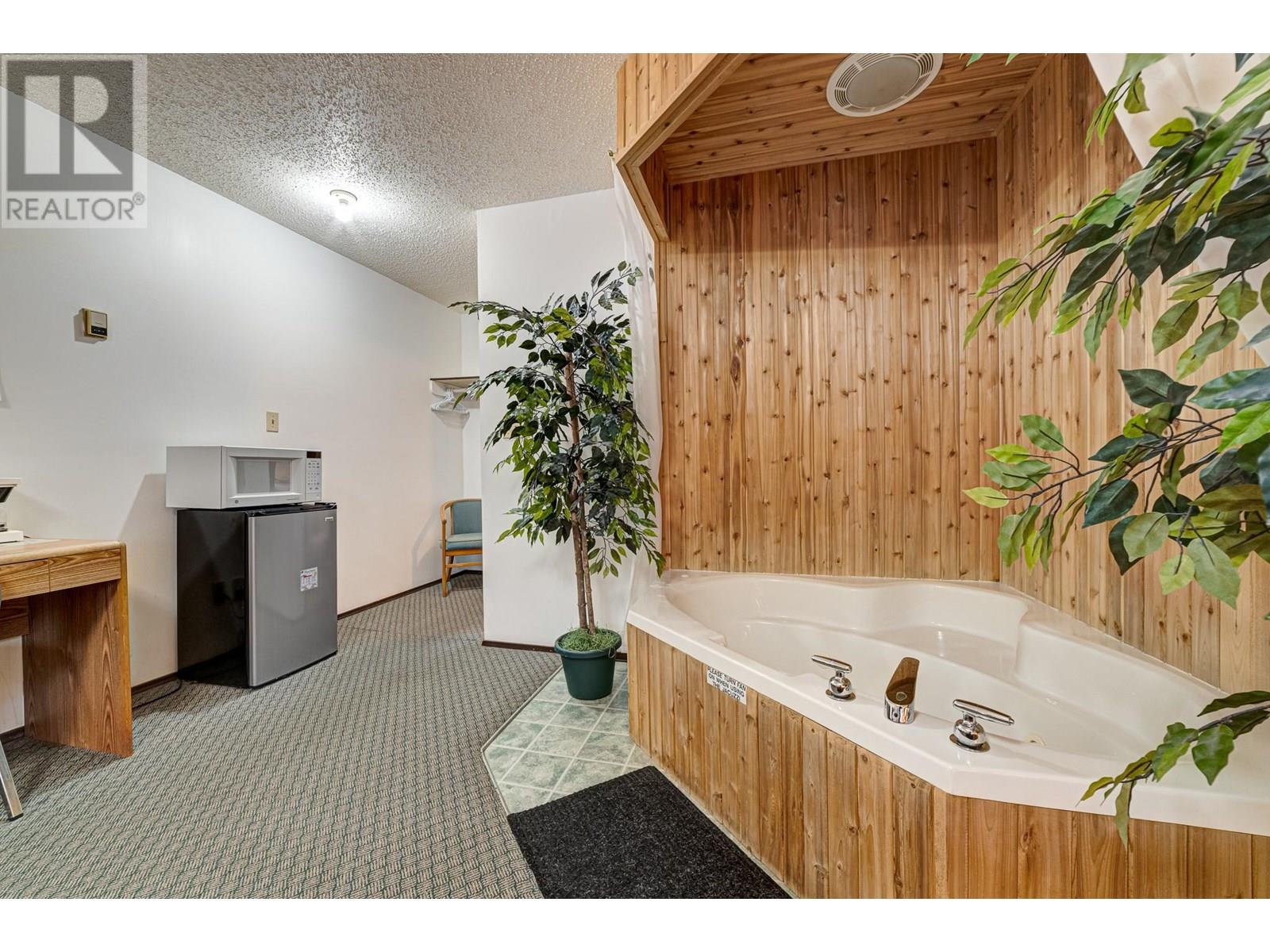 1302 Highway 3, Fernie, British Columbia  V0B 1M5 - Photo 10 - 10331398