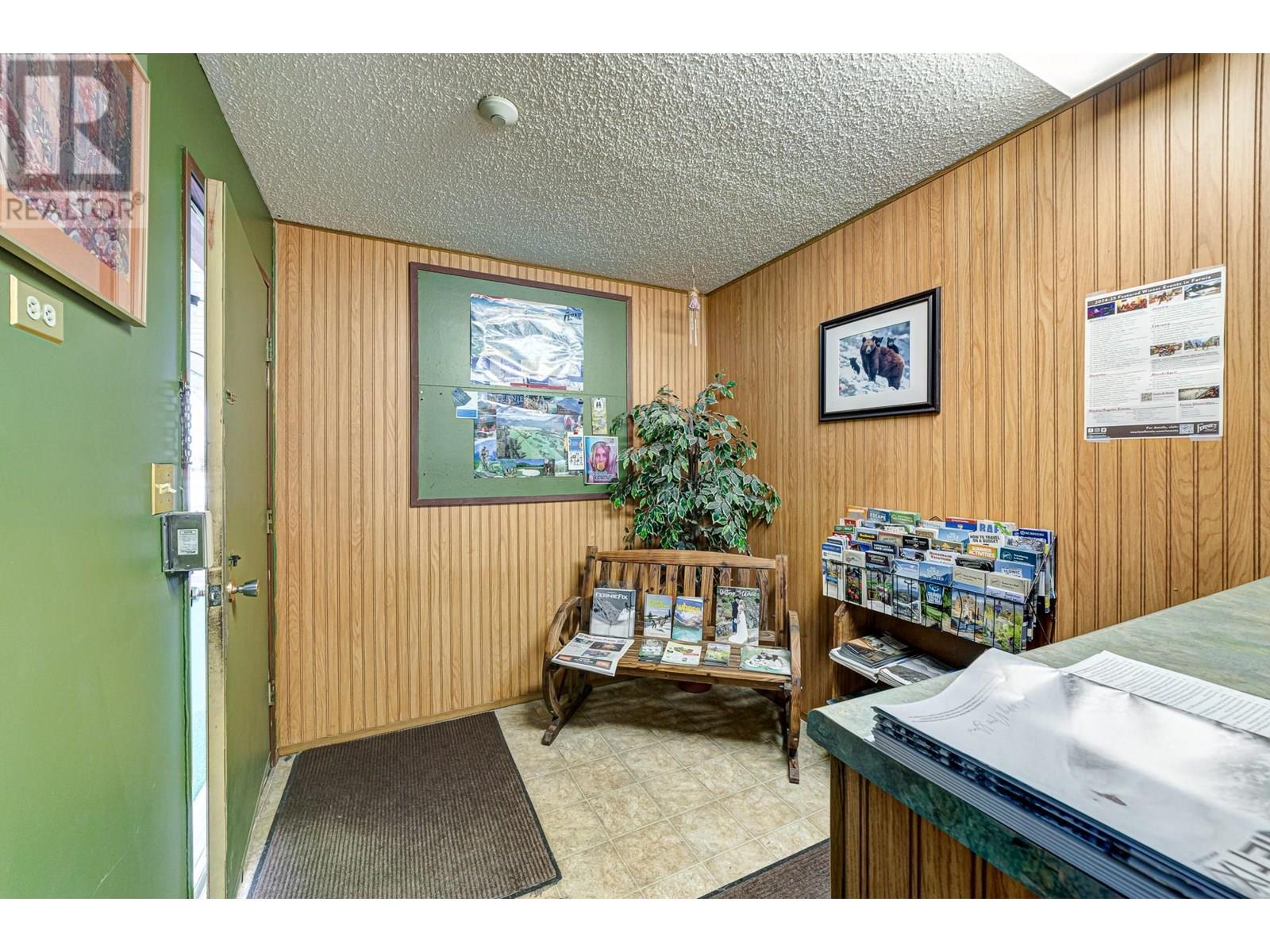 1302 Highway 3, Fernie, British Columbia  V0B 1M5 - Photo 6 - 10331398