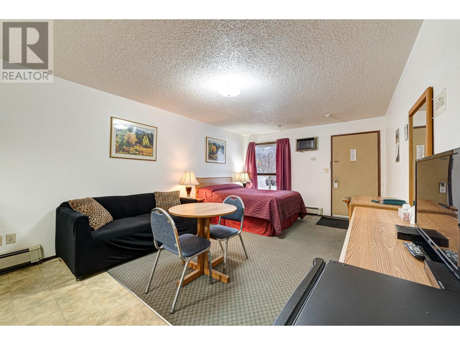 1302 Highway 3, Fernie, British Columbia  V0B 1M5 - Photo 16 - 10331398