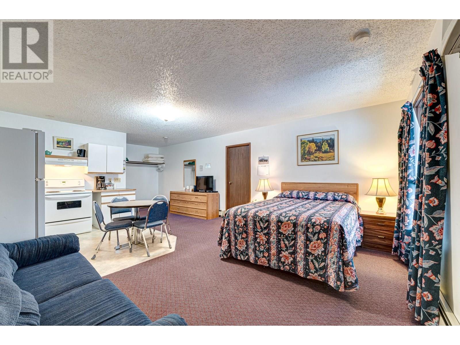 1302 Highway 3, Fernie, British Columbia  V0B 1M5 - Photo 19 - 10331398