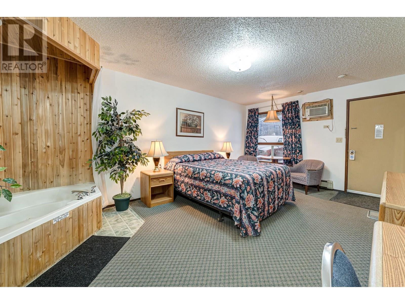 1302 Highway 3, Fernie, British Columbia  V0B 1M5 - Photo 8 - 10331398